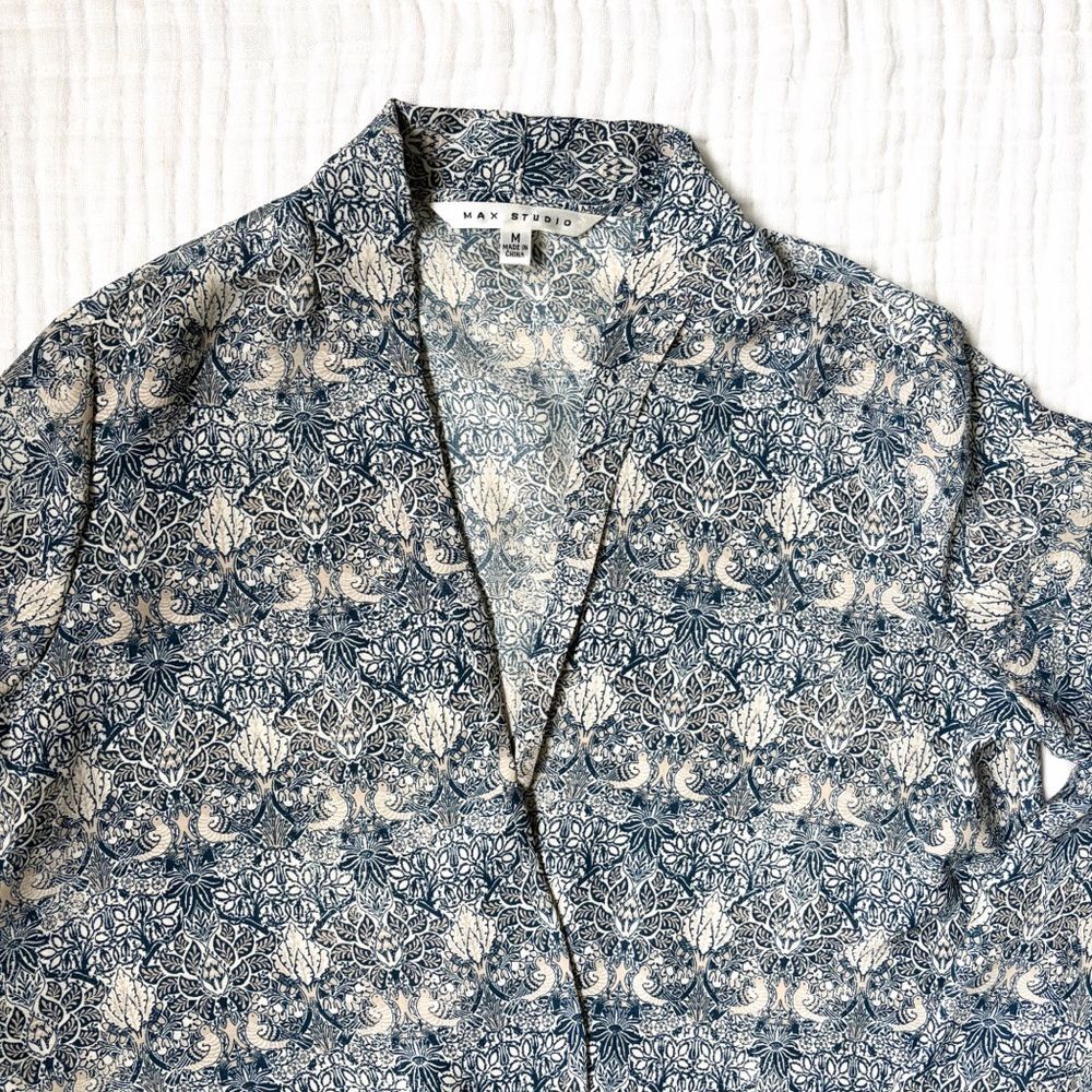 Max Studio Floral Blouse Blue Cream Lightweight Boho Relaxed Size M